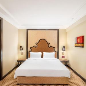Suite with 15% off on Laundry & Spa services, Happy Hours 1+1 on select beverages