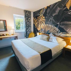 Two Connecting Rooms (4 people)