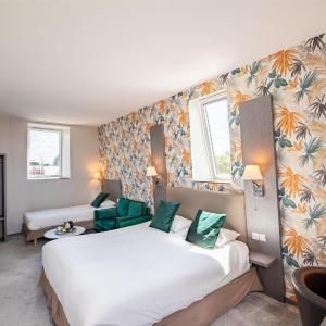 Family Room with One Double Bed and One Single Bed - Non-Smoking