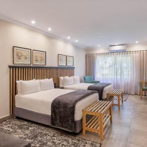 DELUXE FAMILY ROOM