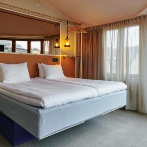 Queen Room with Bunk Bed