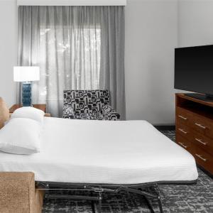 Queen Suite with Two Queen Beds and Fireplace
