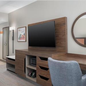 King Room with Sofa Bed and Study - Non-Smoking