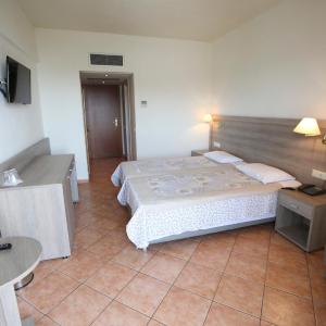 Triple Room with City View