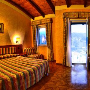 Triple Room with Partial Lake View