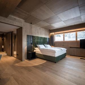 Suite with Mountain View