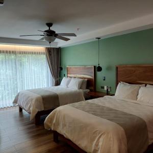 Deluxe Queen Room with Two Queen Beds