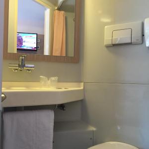 Triple Room (1 Double Bed + 1 Single Bed)