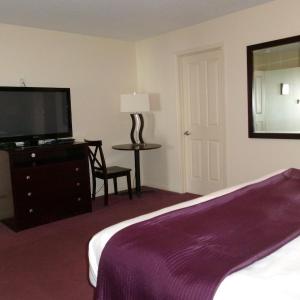 One Bedroom King Suite Oceanfront with Jetted Tub