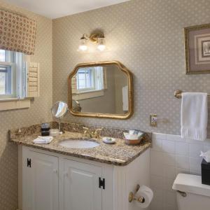 Deluxe Queen Room with Fireplace - Carriage (Cape Lady)