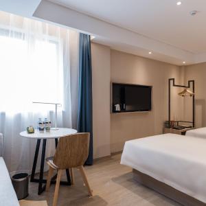 Light Twin Room 