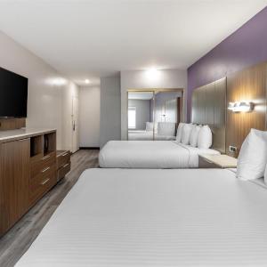 Queen Room with Two Queen Beds - Non-Smoking/Upper Floor
