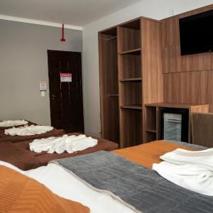 Quintuple Room