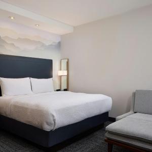 King Room with Mountain View and Sofa Bed
