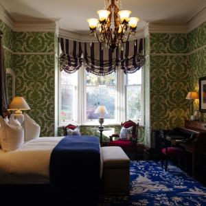 Deluxe King Suite
