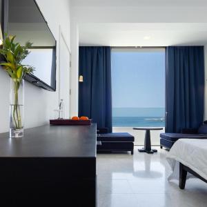Connecting Superior Sea View Room