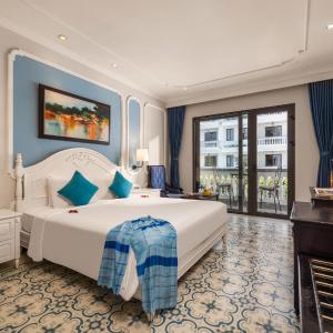 Two-Bedroom Suite with Balcony