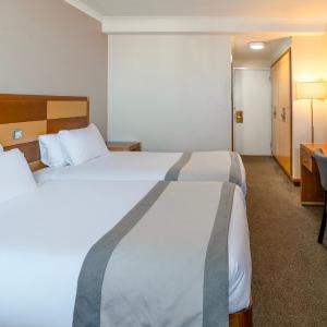 Twin Room with Partial Sea View
