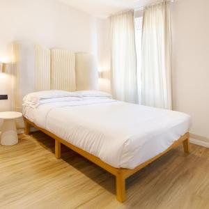 Double or Twin Room with Side Sea View