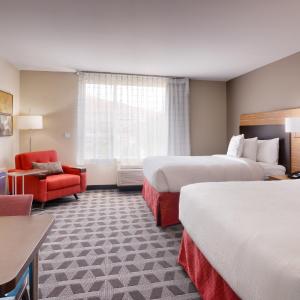 Studio with Two Queen Beds - Hearing Accessible
