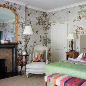 Queen Room with Garden View