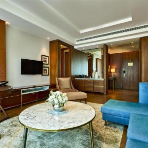 Regency King Suite with Sea View - Club Access