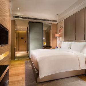 Cocoon Warehouse · Elegant Suite (King Bed)