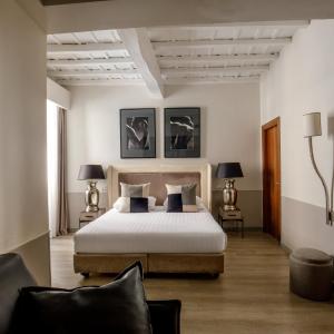 Superior Double Room - Via della Croce 15
