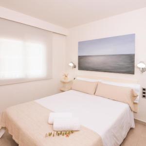 One-Bedroom Apartment with Sea View