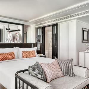 Premium King Room with Mountain View - Club Lounge Access