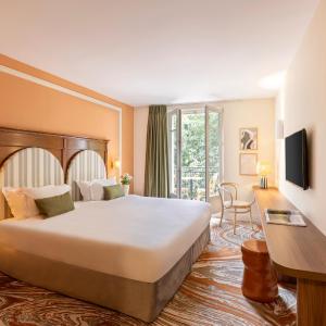 Deluxe King Room with Balcony - Non-Smoking