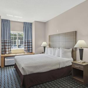 King Suite - Accessible/Non-Smoking