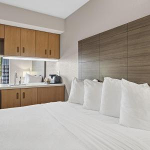 Queen Suite with Two Queen Beds - Non-Smoking