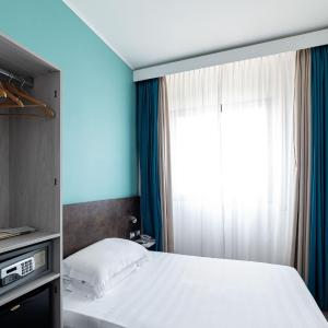 Compact Room
