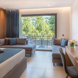 Luxury family room open plan Garden view
