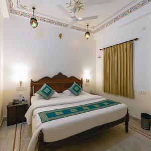 Standard Queen Room