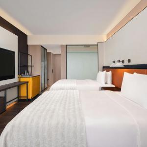 Club Room with Two Queen Beds and City View - 20% Discount on Food & Drink