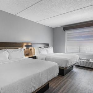 Queen Suite with Two Queen Beds