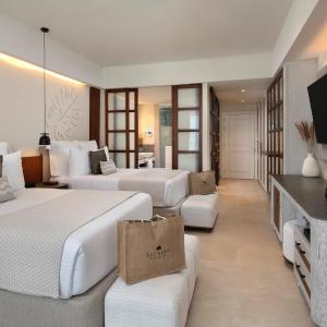 Preferred Club JR Suite Partial Ocean View Double Bed