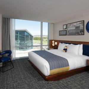Suite with Mountain View