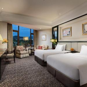  Limited Offer - Deluxe Twin Room With Mountain View (2 glasses of signature cocktails + One time intangible cultural heritage lacquer fan experience + 2 tickets to Egret Island sightseeing bus)