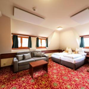 Deluxe Family Room