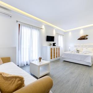 Junior Suite with Outdoor Hot Tub and Sea View
