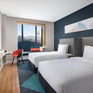 Standard Twin Room with Mountain View