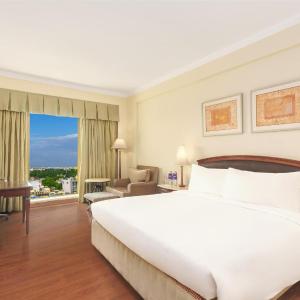 Business Double Room  with INR 500 Hotel Credit redeemable on Food & Soft Beverages | 15% off on Spa | 3 hrs early check-in and late check-out, subject to availability