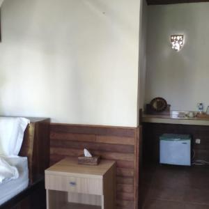 Family Room Bungalow King Bed With Garden View