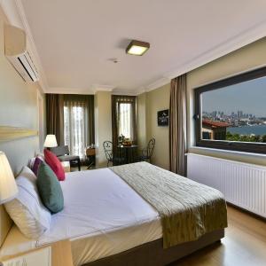 Deluxe Double or Twin Room with Sea View