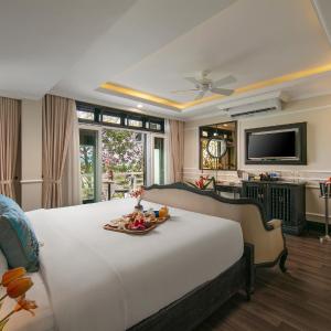 Golden Suite Panorama View & Balcony