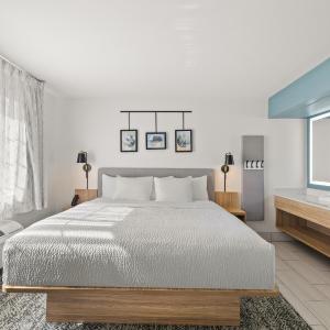 King Suite with Whirlpool - Non-smoking
