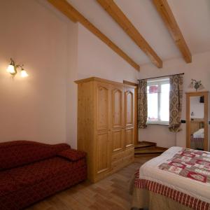 Triple Room (2 Adults + 1 Child)